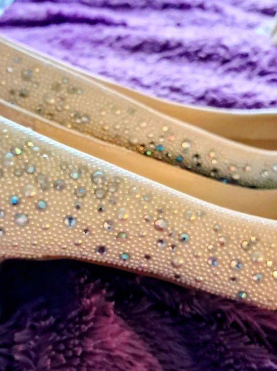 ♡Never Worn♡ Betsey Johnson Sparkly Kitten Heels - Picture 2 of 6